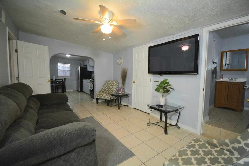 Corner Gem Near Yarbrough Zaragoza I10 unit 1 Apartment in Ciudad Juarez