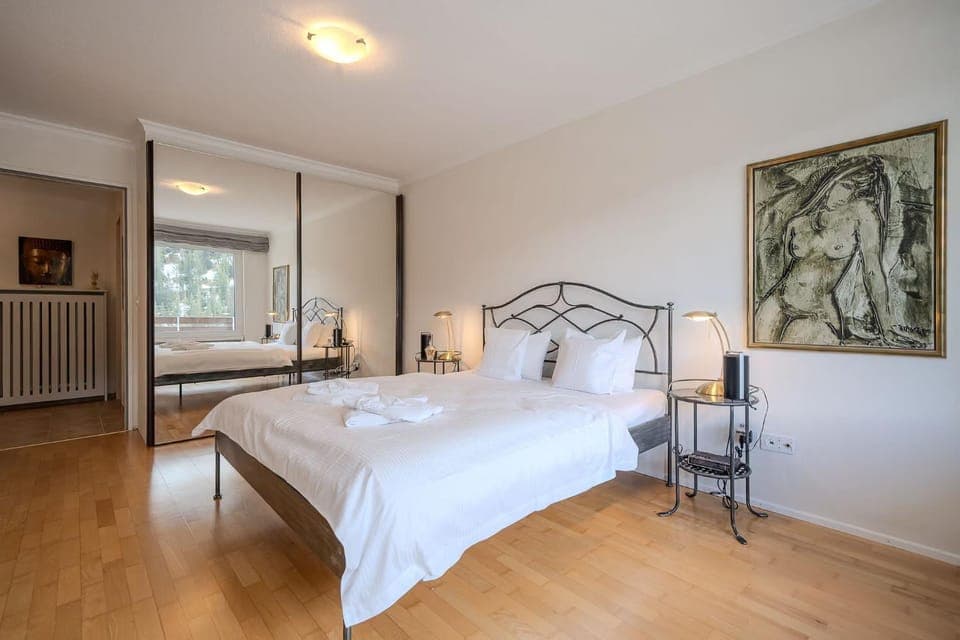 Bed, Photo of the whole room, Bedroom, towels