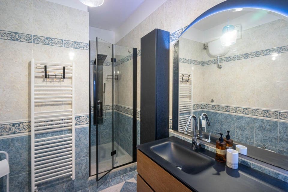 Shower, Bathroom, Bath, towels