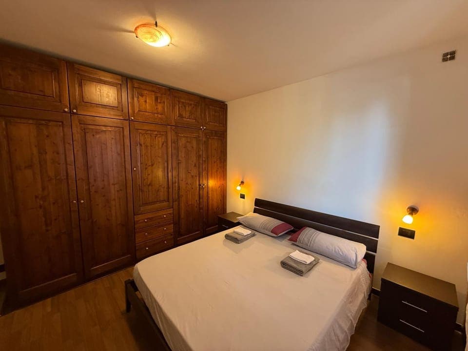 Bed, Photo of the whole room, Bedroom, towels, wardrobe