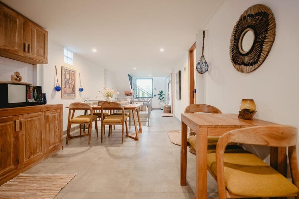 Kitchen or kitchenette, Dining area, stove