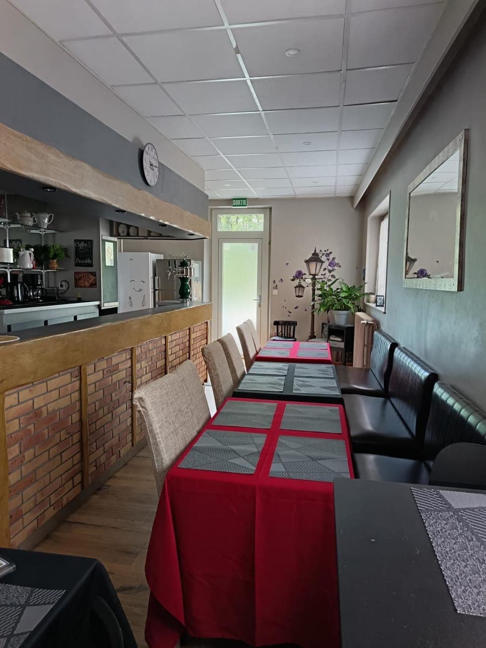 Seating area, Dining area