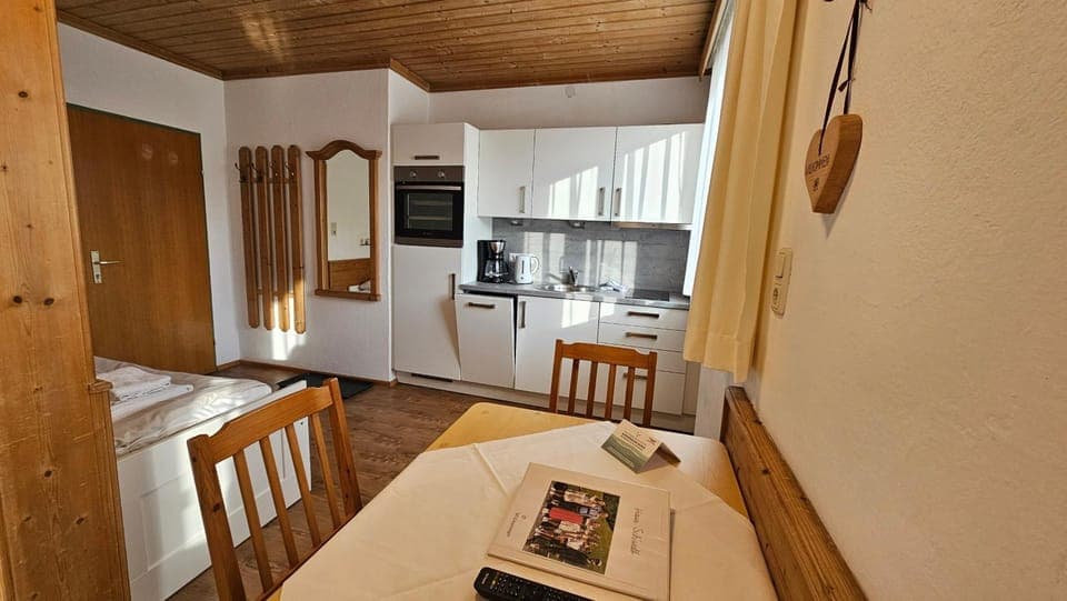 Bed, Kitchen or kitchenette, Photo of the whole room, Dining area