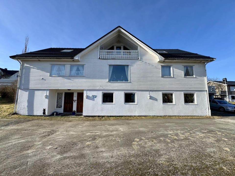 Property building, Day, Parking