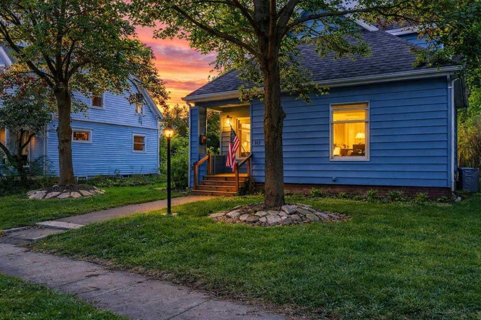 Property building, Natural landscape, Garden, Street view