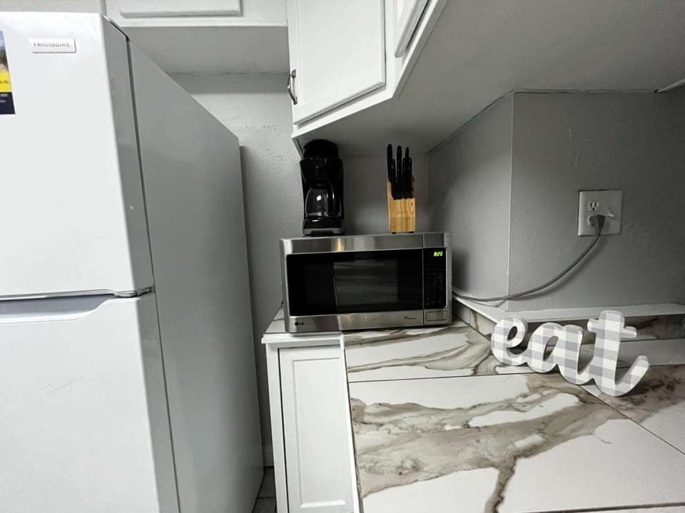 Kitchen or kitchenette, oven