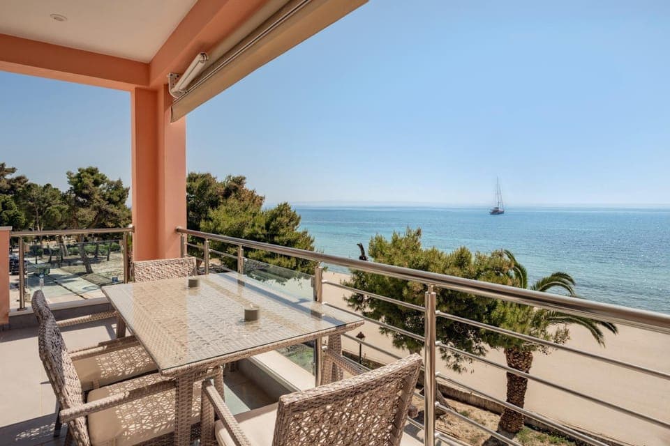 Natural landscape, View (from property/room), Balcony/Terrace, Seating area, Dining area, Sea view