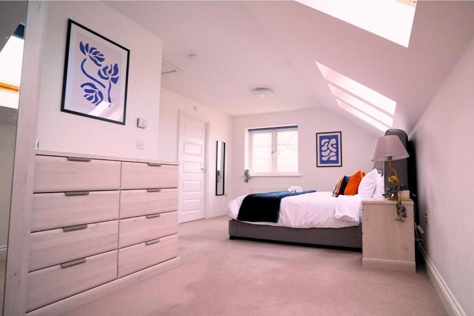 Bed, Photo of the whole room, Bedroom, wardrobe