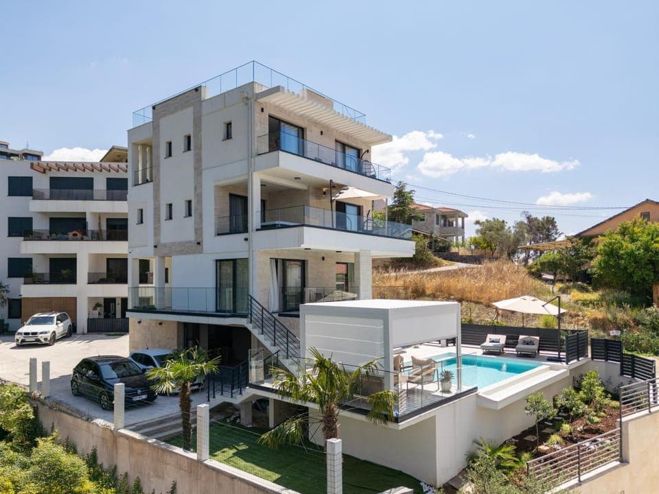 Property building, Swimming pool