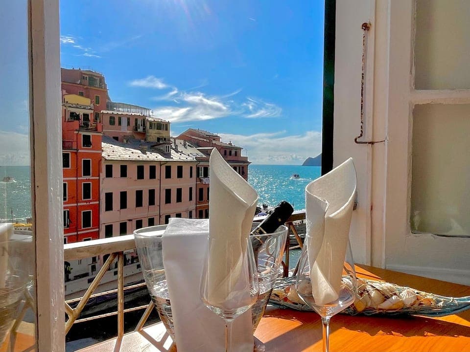 Day, Natural landscape, View (from property/room), Food and drinks, Dining area, City view, Sea view