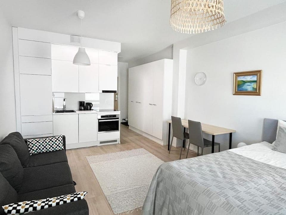 Bed, Living room, Photo of the whole room, Seating area, Dining area, oven