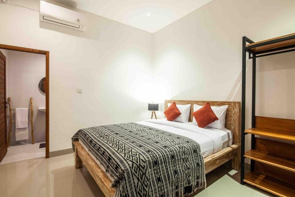 Bed, Photo of the whole room, Bedroom, wardrobe, air conditioner