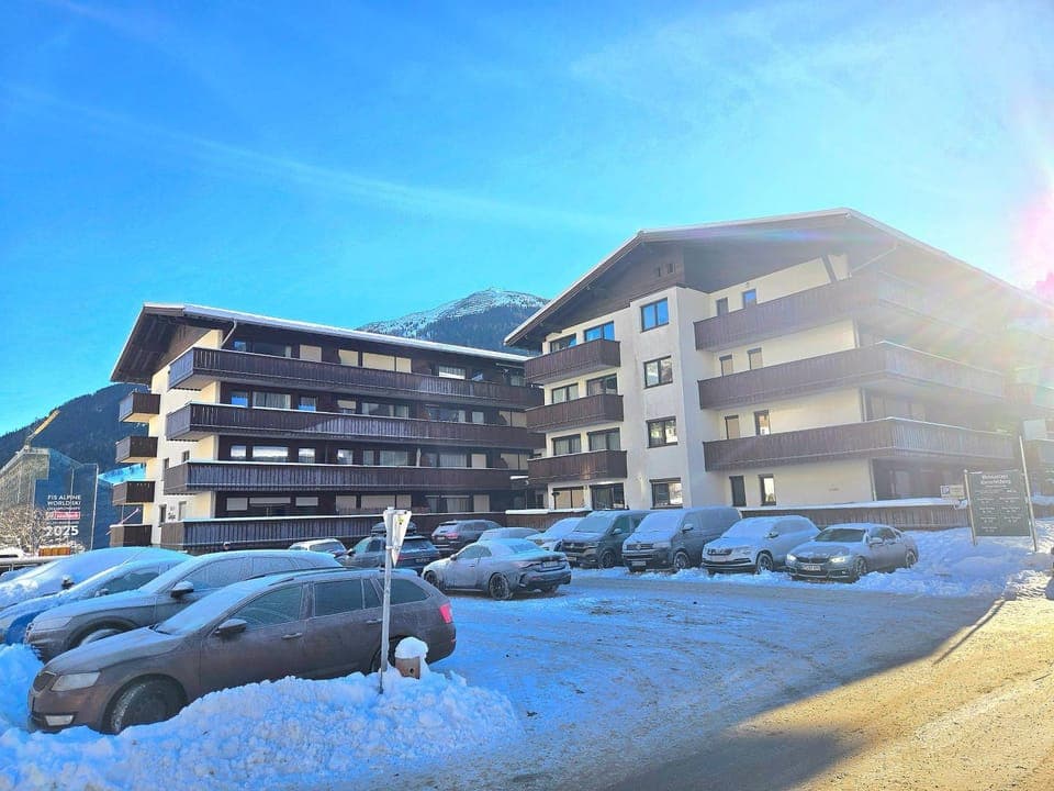 Property building, Day, Winter