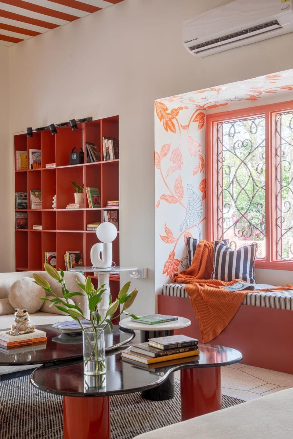 Seating area, Internal: Not applicable to any particular room