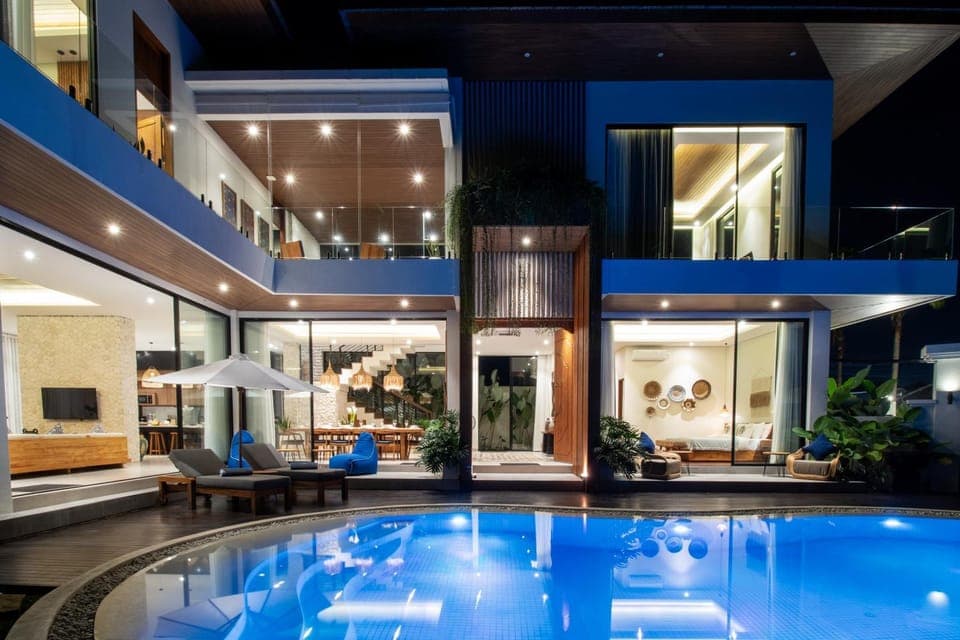 Property building, Pool view, Swimming pool, sunbed