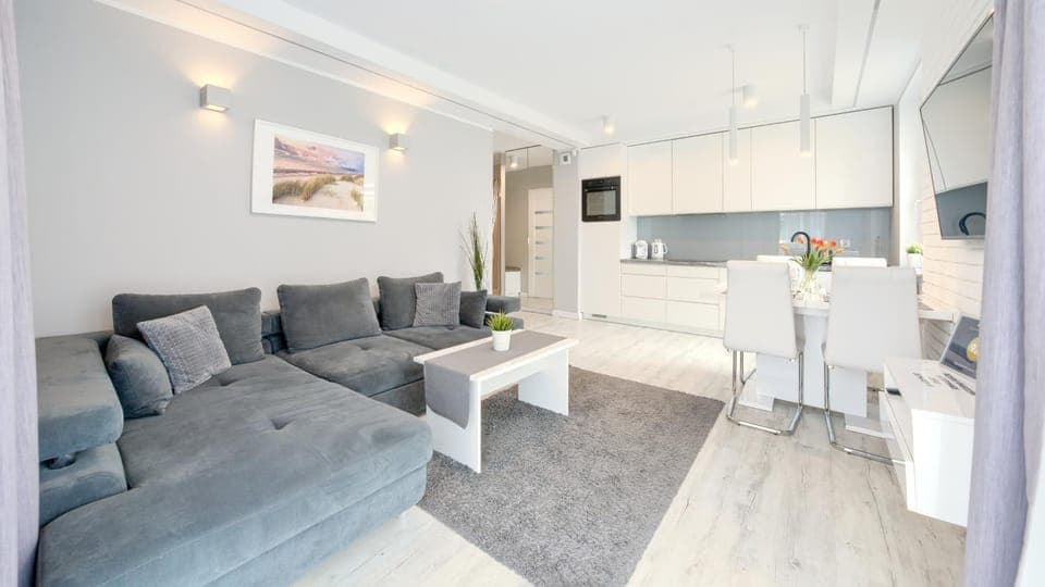 TV and multimedia, Kitchen or kitchenette, Living room, Seating area