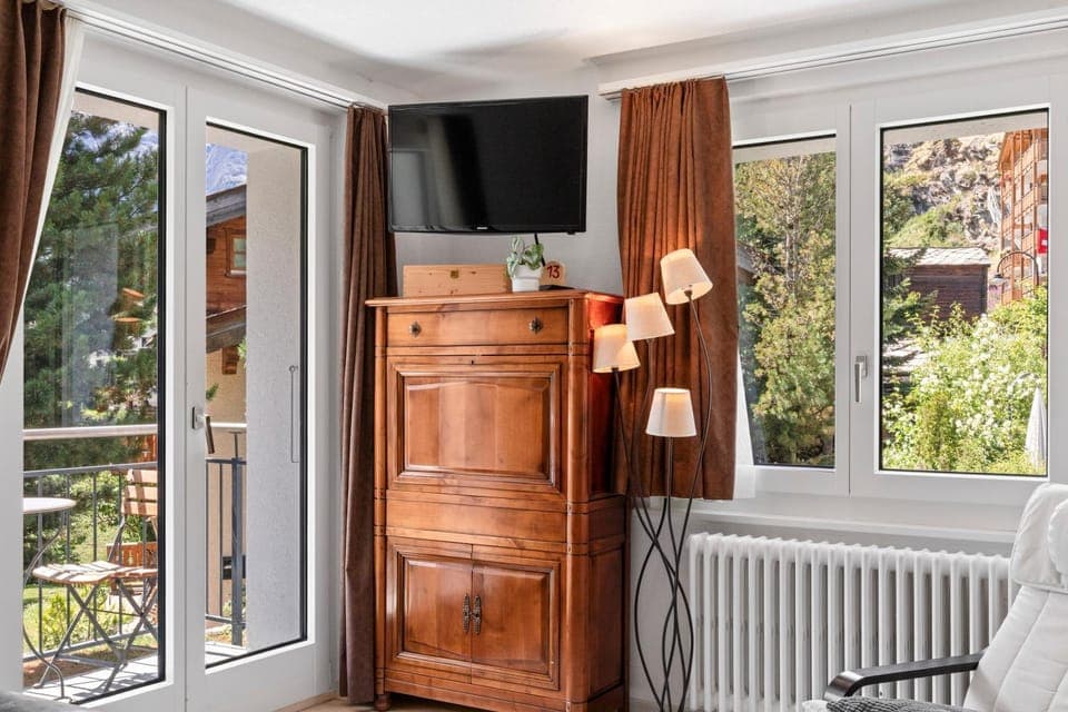 Communal lounge/ TV room, TV and multimedia, Balcony/Terrace