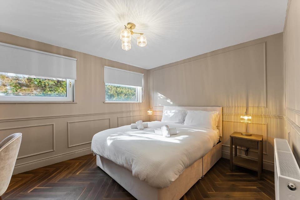 Bedroom, towels