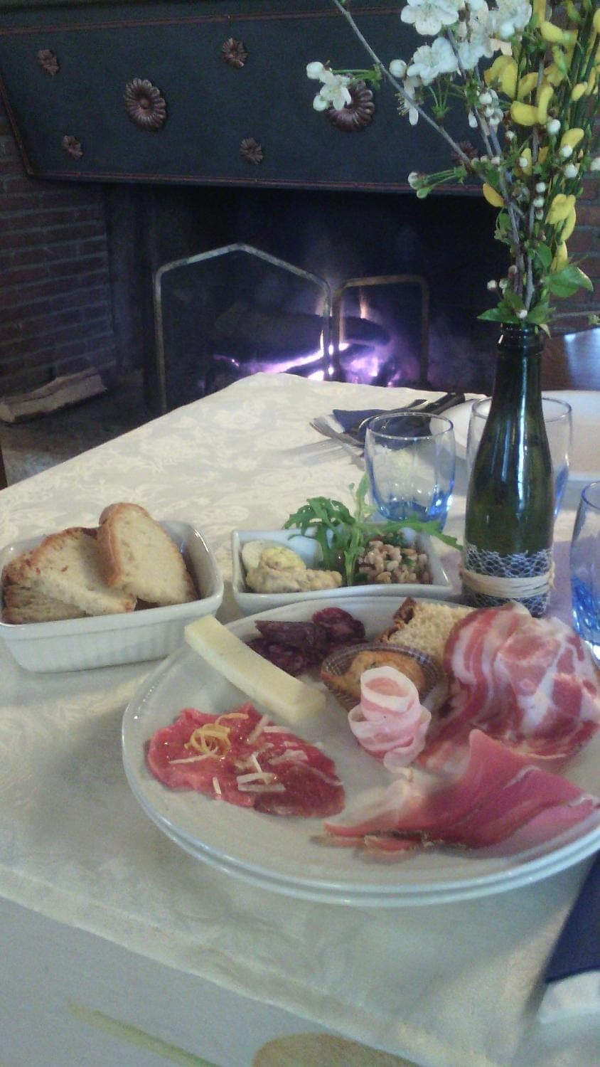 Restaurant/places to eat, Communal lounge/ TV room, Food close-up, Decorative detail