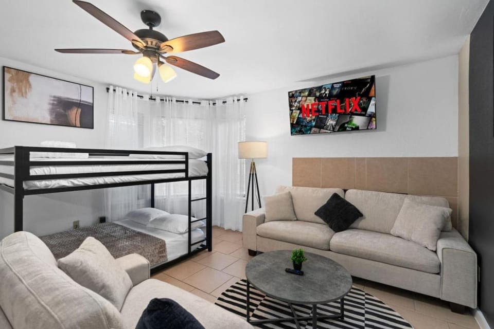 Bed, TV and multimedia, Living room