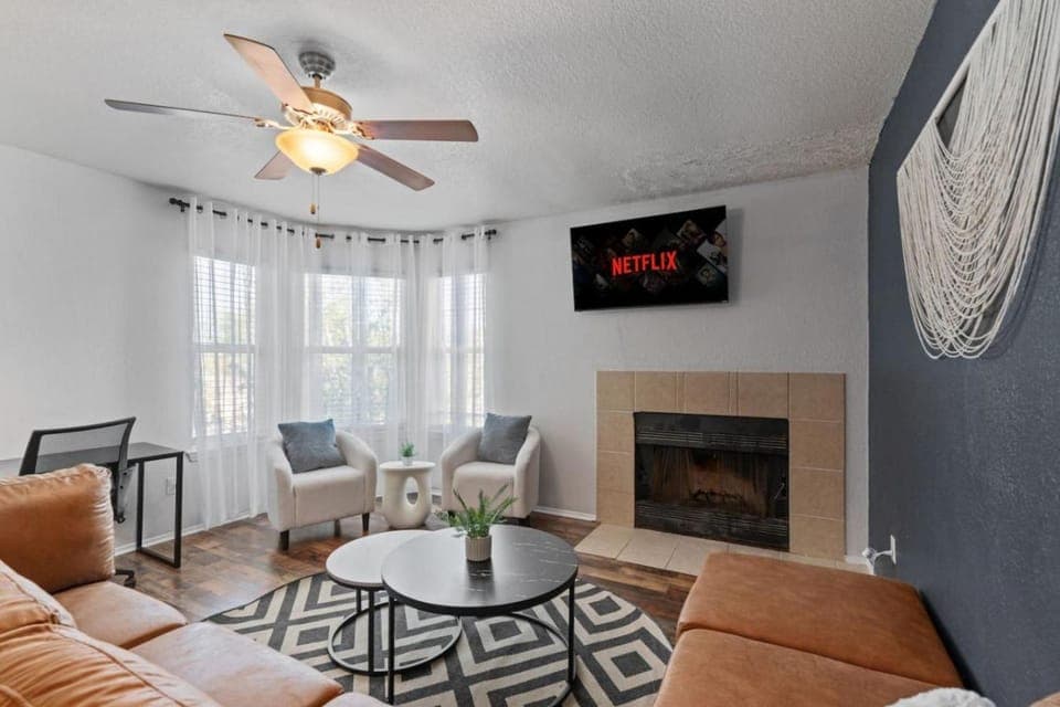 Communal lounge/ TV room, TV and multimedia, Living room