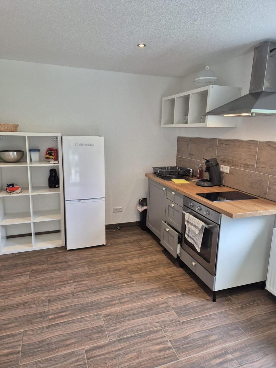 Kitchen or kitchenette, stove, kitchen