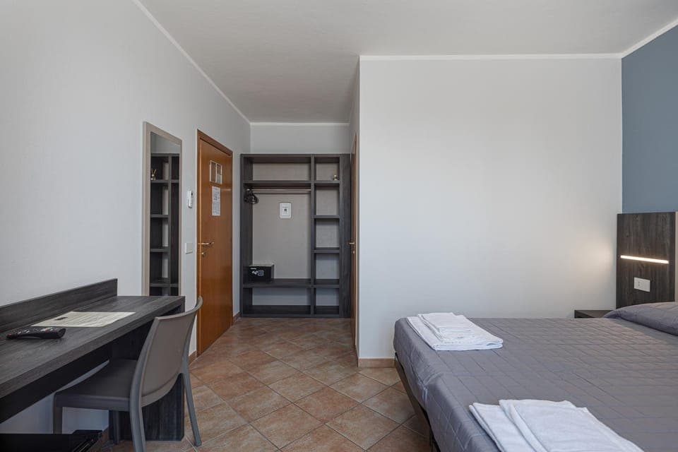 Bed, Photo of the whole room, Bedroom, wardrobe