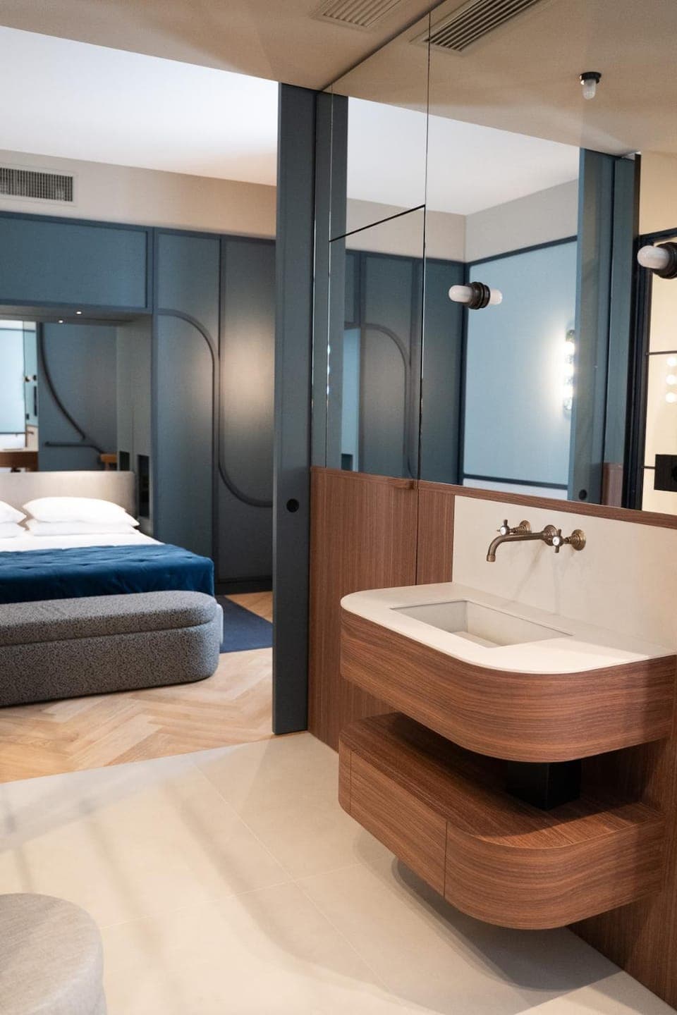 Bathroom, Photo of the whole room