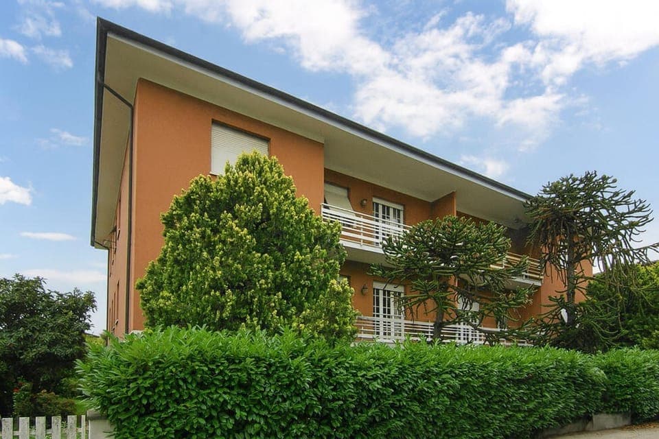 Facade/entrance, Spring, Summer, Autumn