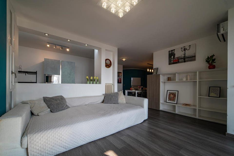 Bed, Kitchen or kitchenette, Living room, Photo of the whole room, Seating area, Bedroom