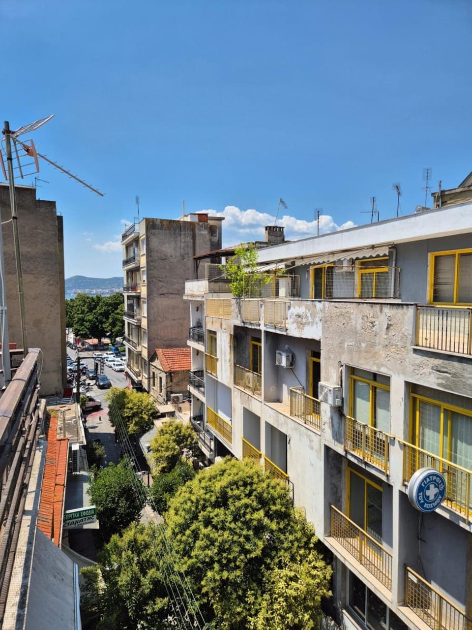 Property building, Day, Neighbourhood, City view, Street view, Location