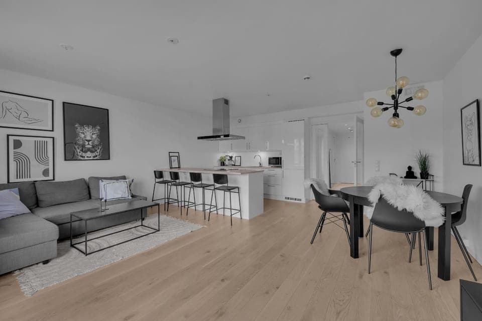 Kitchen or kitchenette, Living room, Seating area, Dining area