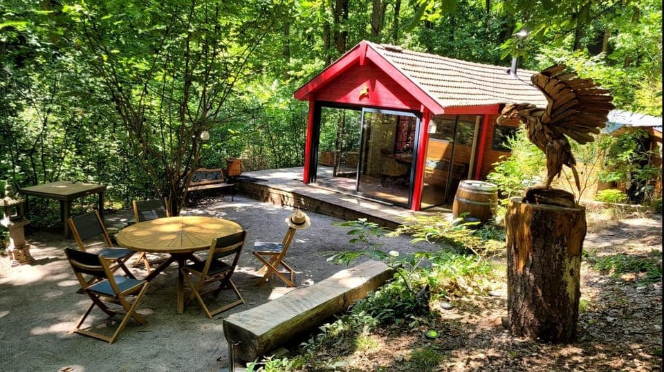 Property building, Patio, Dining area