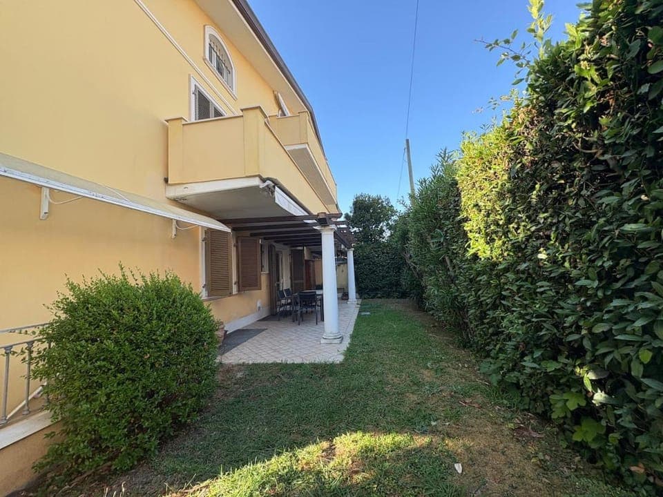 Property building, Spring, Day, Garden, Garden view