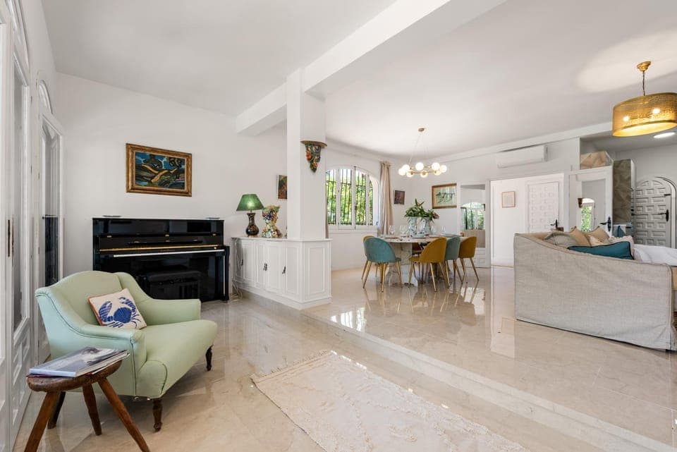 Communal lounge/ TV room