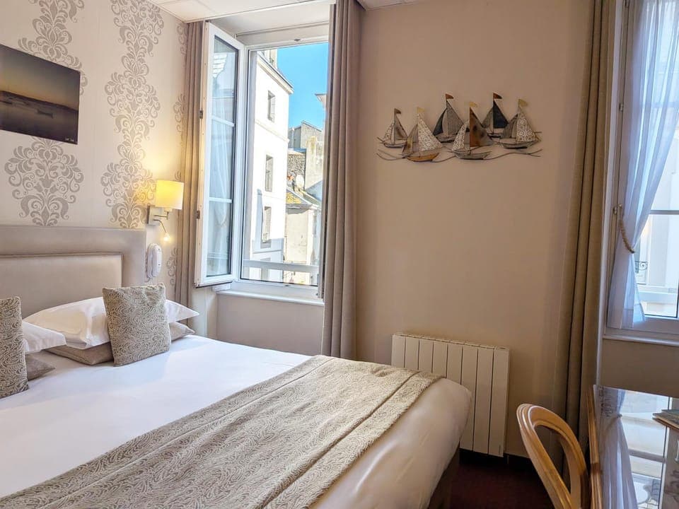 Bed, View (from property/room)