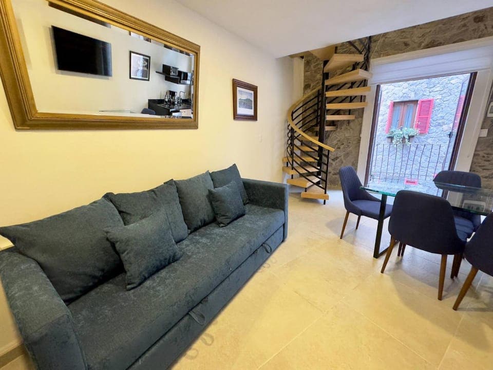 Communal lounge/ TV room, Living room