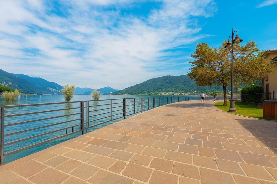 Nearby landmark, Neighbourhood, Natural landscape, Lake view