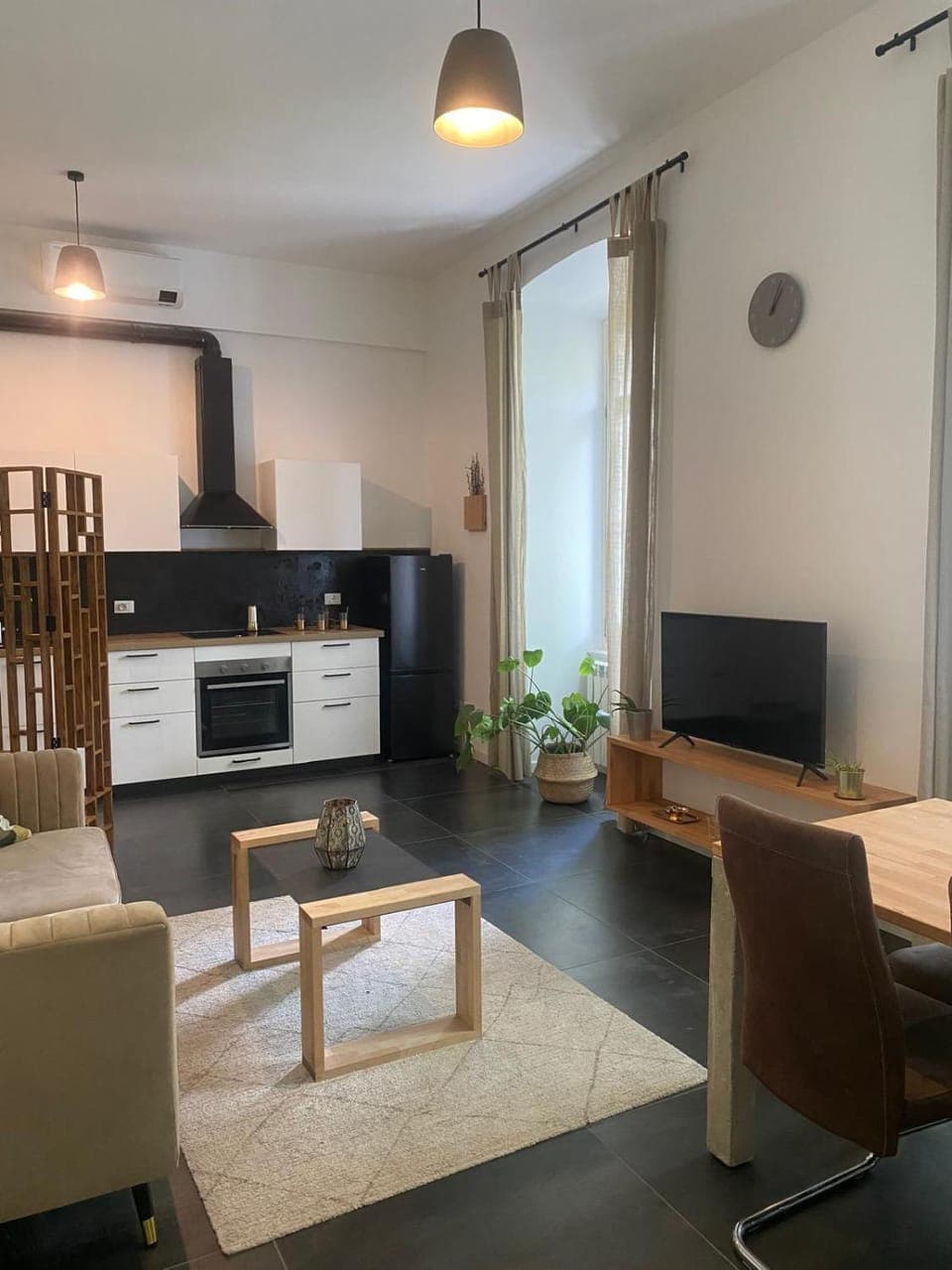 TV and multimedia, Kitchen or kitchenette, Living room, Seating area