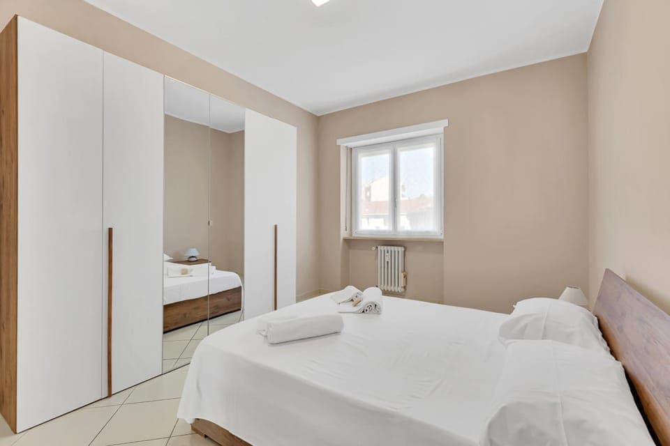 Bed, Bedroom, towels, wardrobe