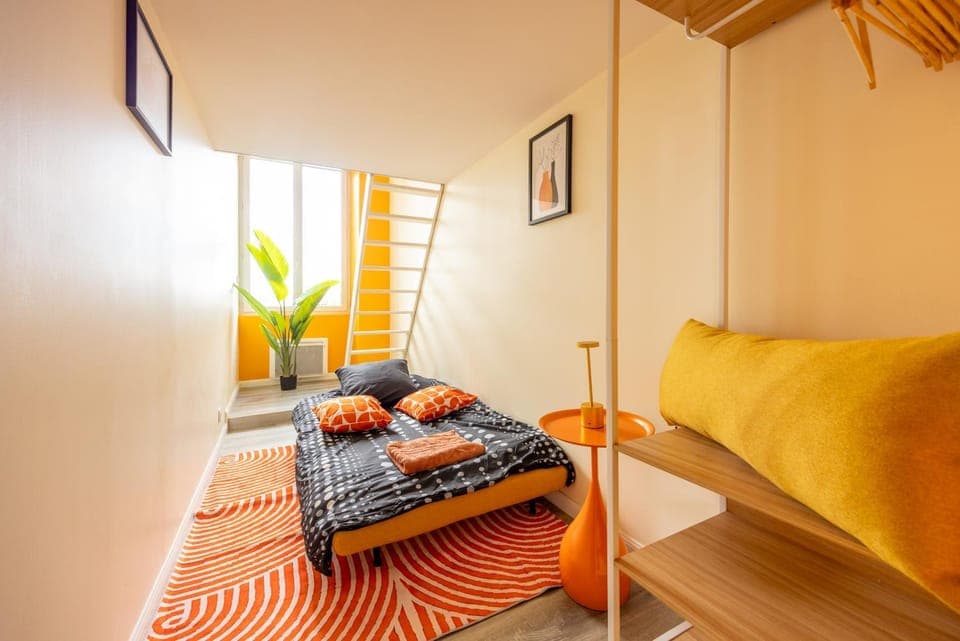 Bed, Photo of the whole room, Bedroom