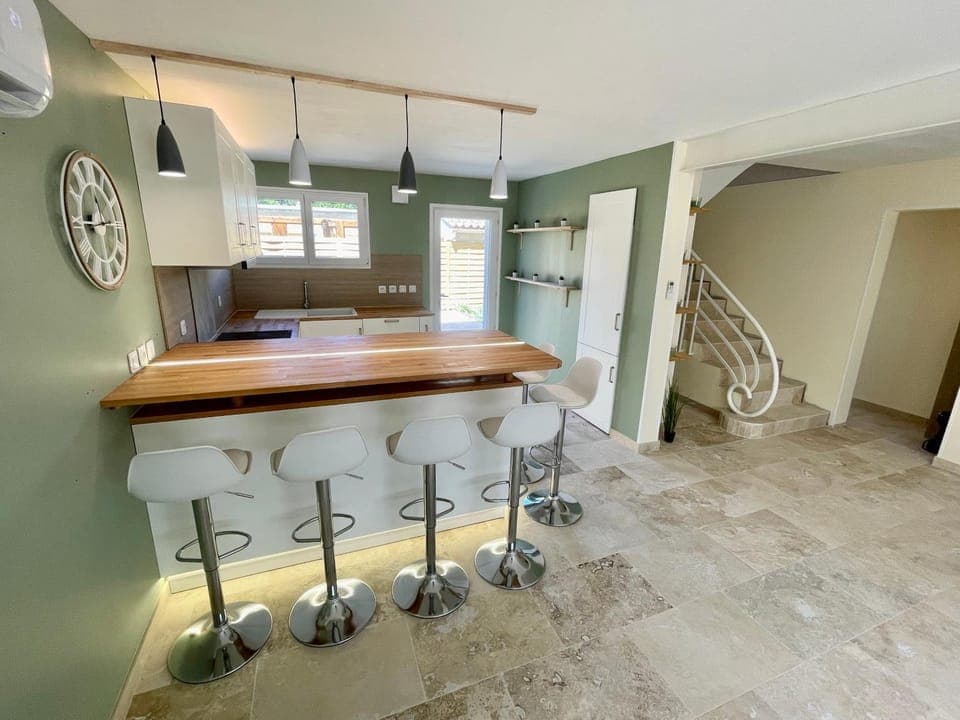 Kitchen or kitchenette, Lounge or bar, Dining area