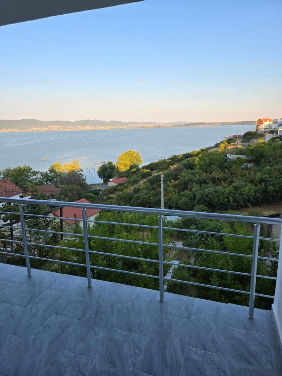 View (from property/room), Balcony/Terrace, Lake view