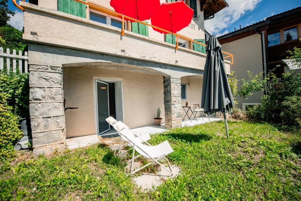 Property building, Patio, Spring, Day, Garden, Garden view, sunbed