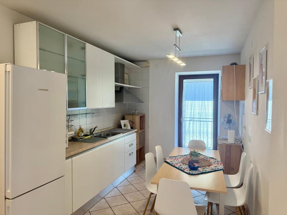 Kitchen or kitchenette, Dining area, pet friendly, stove