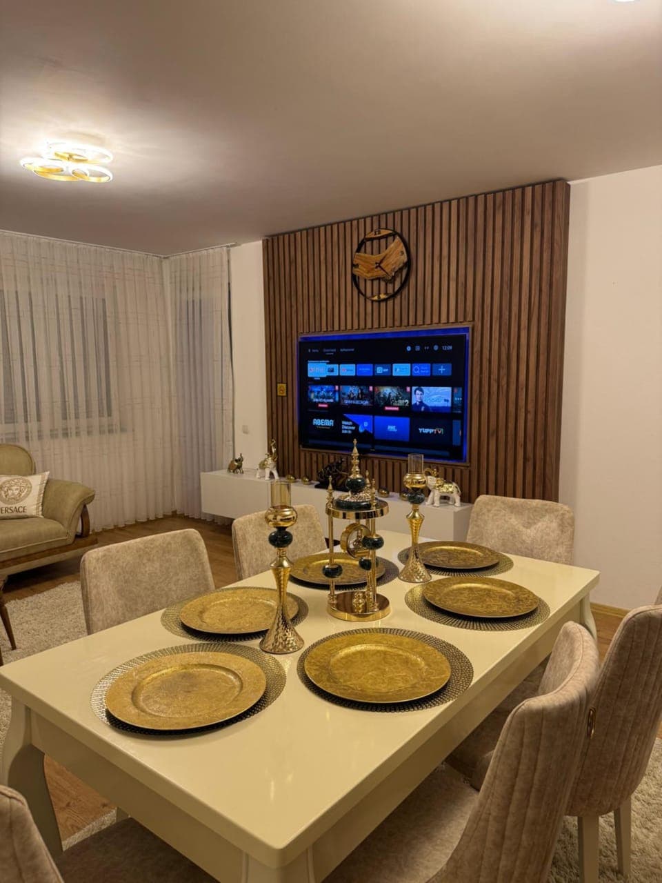 Communal lounge/ TV room, TV and multimedia, Living room