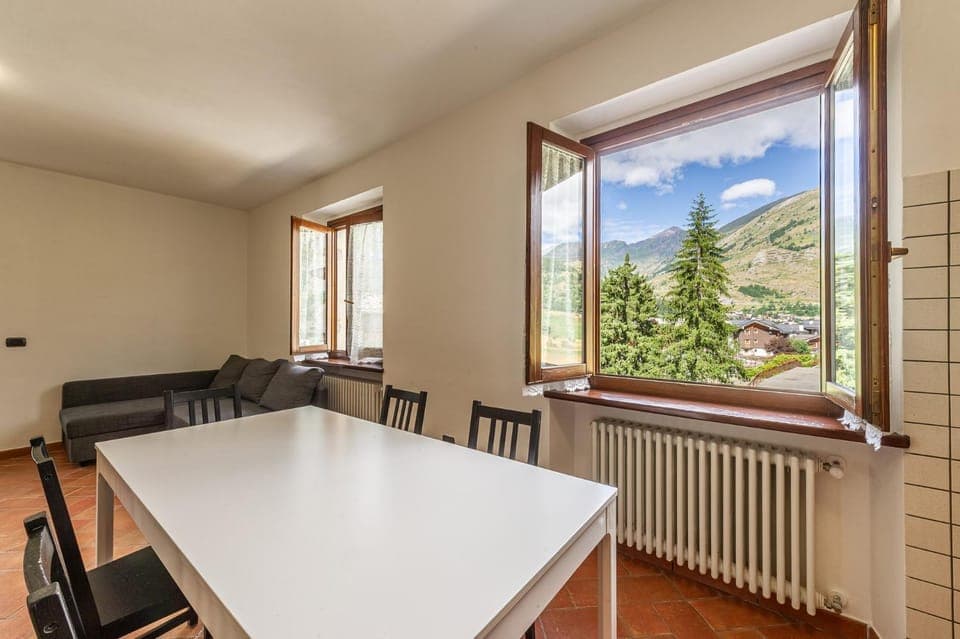 Dining area, Mountain view