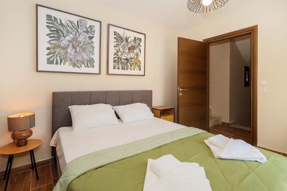 Bed, Photo of the whole room, Bedroom, towels, wardrobe