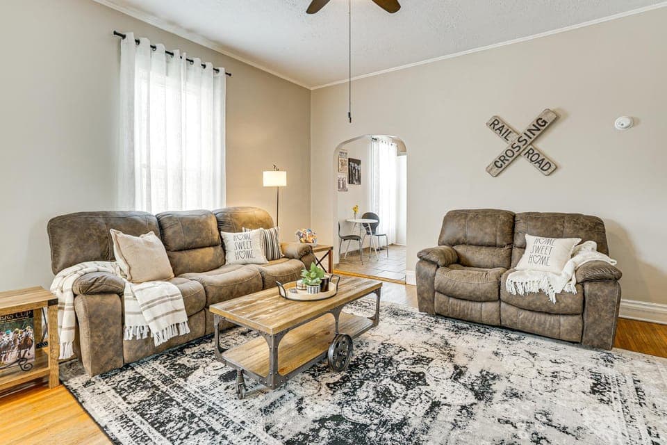 Dog-Friendly Home w/ Yard, 6 Mi to Louisville! House in New Albany