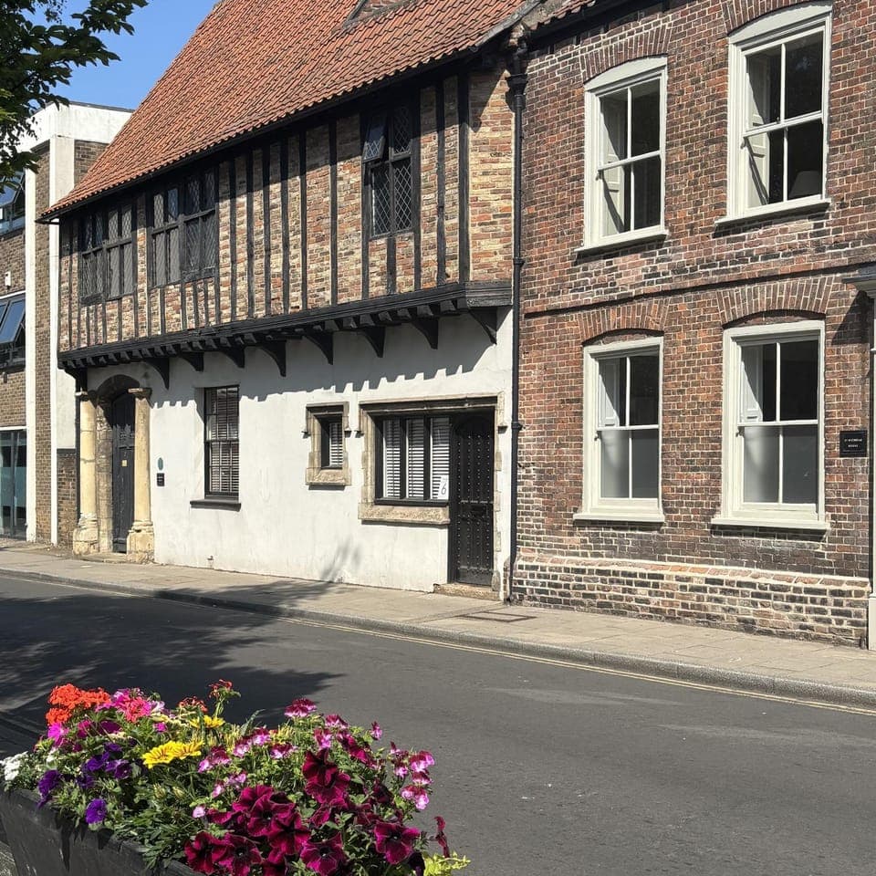 Property building, Neighbourhood, Landmark view, Location